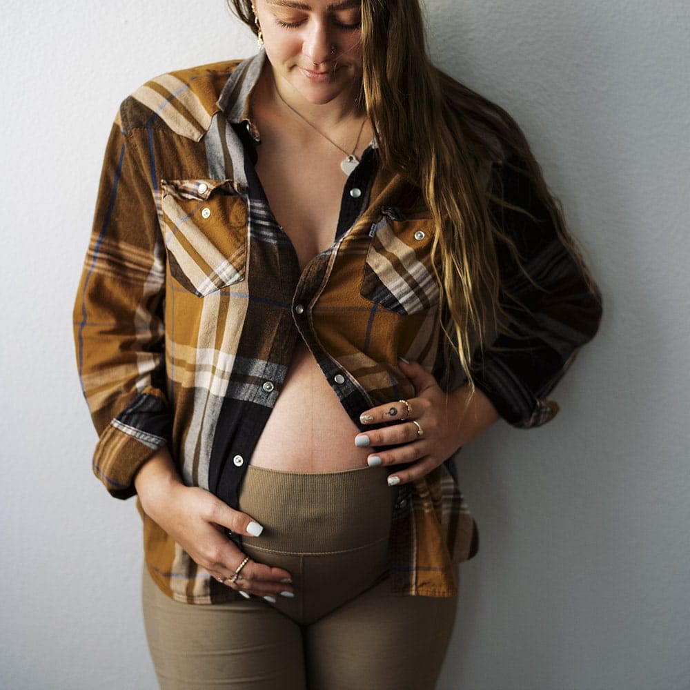 professional Denver maternity photographer