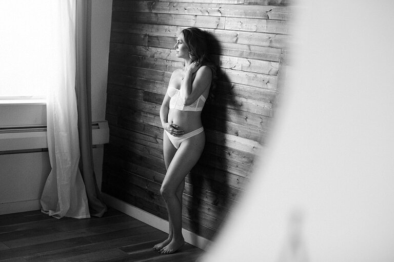 maternity boudoir pictures